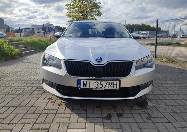 Skoda Superb cena 69000 przebieg: 80400, rok produkcji 2017 z Serock małe 121